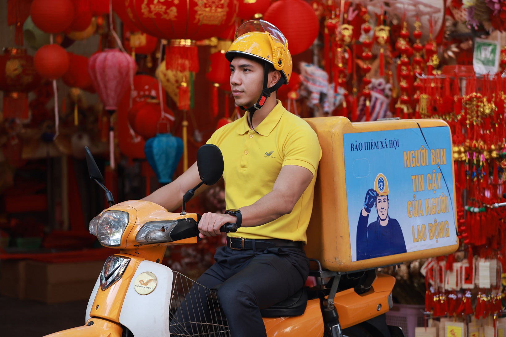 Chứng minh năng lực mạng lưới lớn nhất Việt Nam, Bưu điện đảm bảo tối đa phát bưu gửi đến tay khách hàng trước Tết