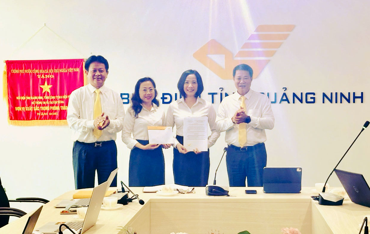 Khen thưởng Bưu điện tỉnh Quảng Ninh - đơn vị vững vàng giữa tâm bão Yagi