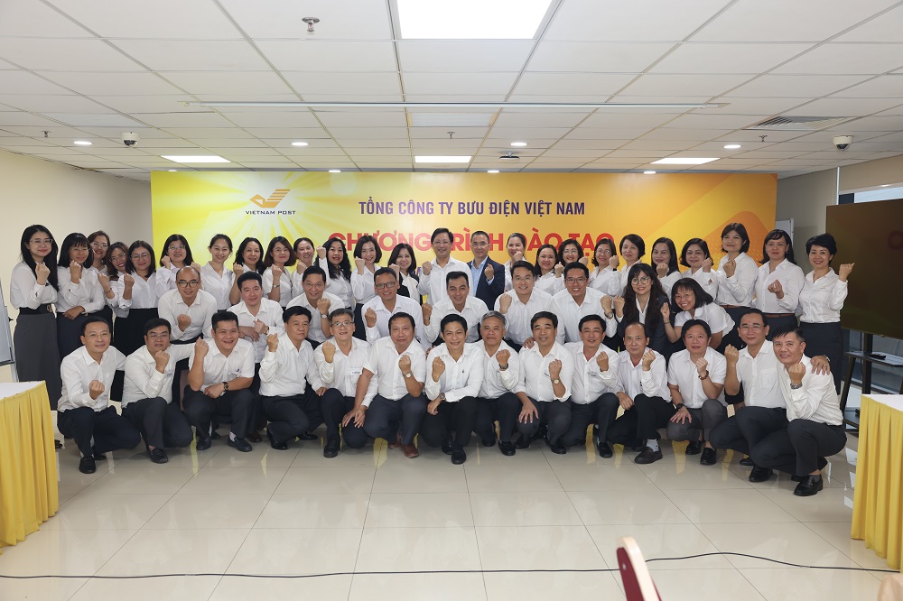 Bế giảng Khóa 2 Chương trình đào tạo “CEO CAMP – Lãnh đạo bứt phá”