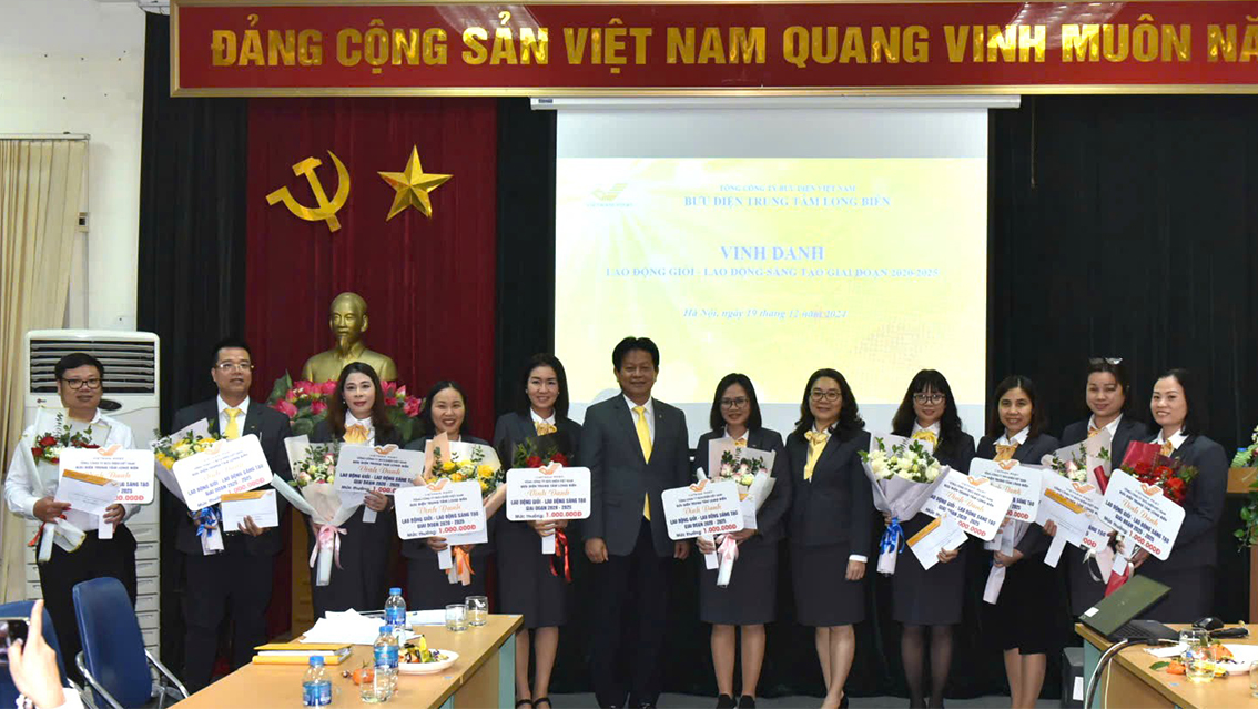 Bưu điện Trung tâm Long Biên tổ chức Hội nghị triển khai kế hoạch năm 2025 và biểu dương lao động giỏi – lao động sáng tạo