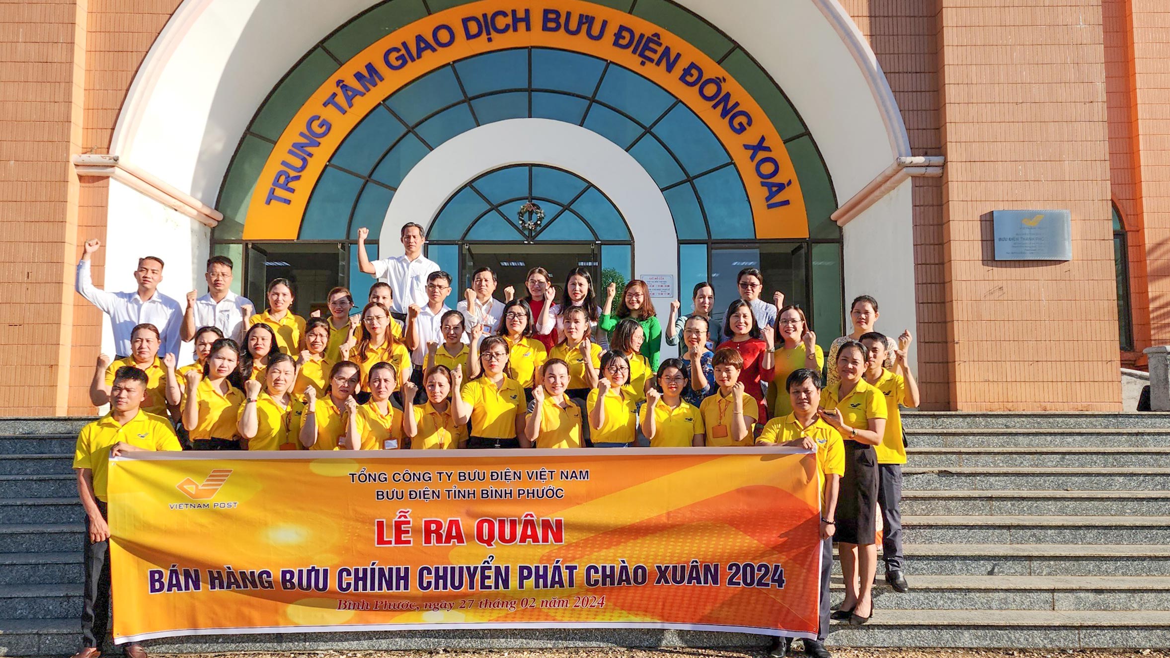 Bưu điện tỉnh Bình Phước ra quân bán hàng bưu chính chuyển phát Chào xuân 2024