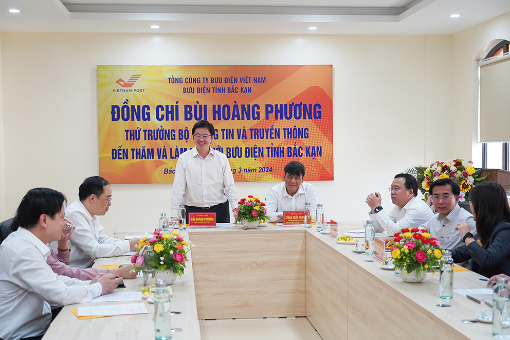 Đoàn công tác Bộ TT&TT làm việc với Bưu điện tỉnh Bắc Kạn