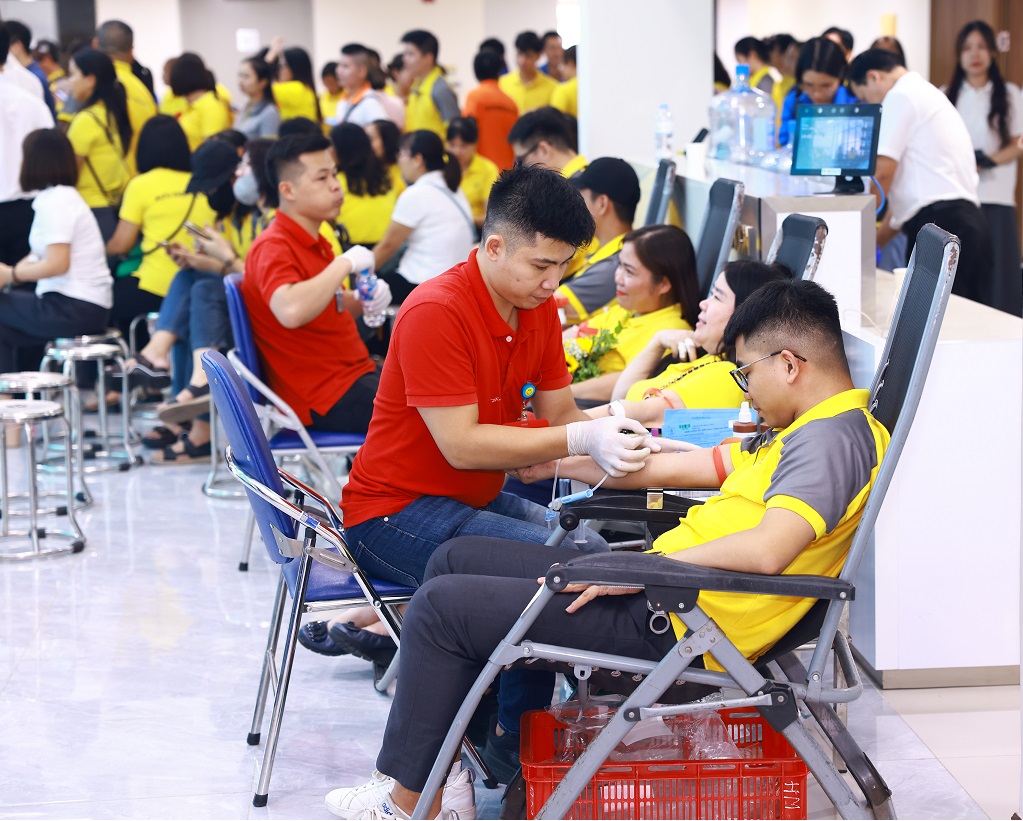 Chương trình hiến máu tình nguyện “Bưu điện Việt Nam – Những giọt máu hồng” năm 2024