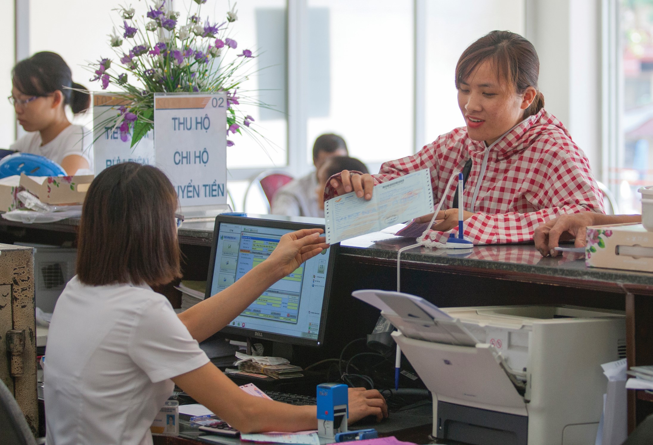 Các hoạt động của Bưu điện trở lại ngay sau bão Yagi